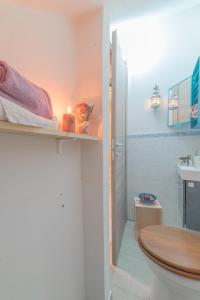 A bathroom at Apartment Pink21