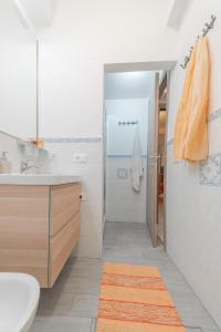 A bathroom at Apartment Pink21