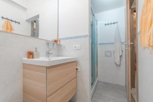 A bathroom at Apartment Pink21