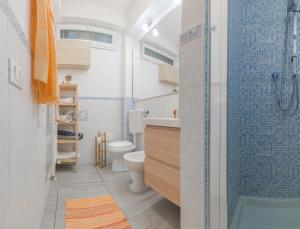 A bathroom at Apartment Pink21