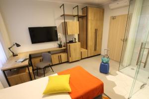Televízia a/alebo spoločenská miestnosť v ubytovaní Apartamenty Garbary 3