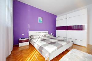 Postel nebo postele na pokoji v ubytování Apartments Ana
