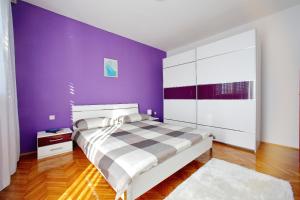 Postel nebo postele na pokoji v ubytování Apartments Ana