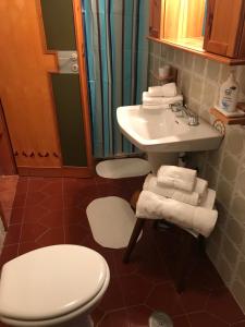 a bathroom with a sink and a toilet at In Mansarda Da Vanni in Rivisondoli