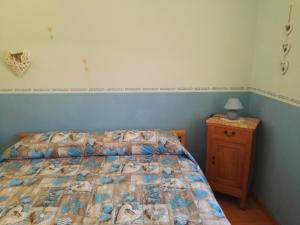 A bed or beds in a room at Fontana's House Relax