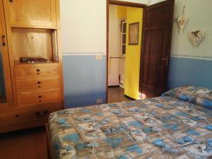 A bed or beds in a room at Fontana's House Relax