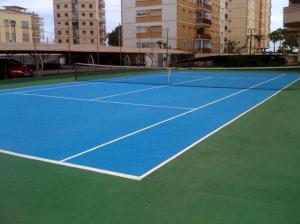 Tenis a/nebo squash v ubytování SI Apartamentos Benicassim nebo okolí