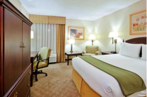 Cama o camas de una habitación en Holiday Inn Express Nashville-Hendersonville, an IHG Hotel