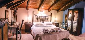 A bed or beds in a room at Arhontiko Kefalari