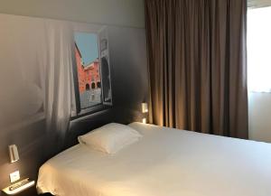 Postel nebo postele na pokoji v ubytování B&B HOTEL Montauban