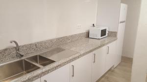 Kuchyňa alebo kuchynka v ubytovaní Albergue Logroño Centro