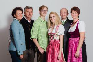 a group of people posing for a picture at Hotel Restaurant Zum Goldenen Anker mit Hallenbad & Wellnessbereich in Windorf