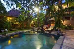 Swimming pool sa o malapit sa Villa Kampung Kecil