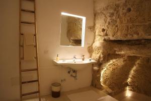 Ένα μπάνιο στο Albergo Diffuso Il Casale