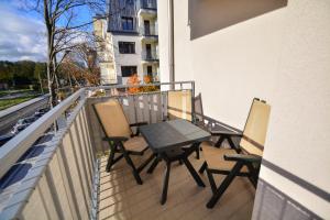 A balcony or terrace at Apartamenty na Wyspie - Aquamarina - Parking