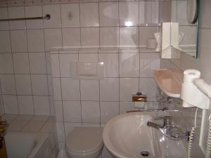 Koupelna v ubytování Pension Rieder + 25 fotografií