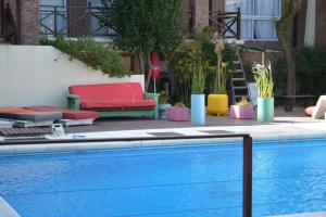 Swimmingpoolen hos eller tæt på Alamos