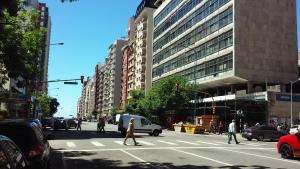 a busy city street with people crossing the street at Departamento Pedro Luro in Mar del Plata