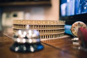 a stack of british coins sitting on top of a table at Hotel Robinson in Rome