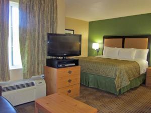 Llit o llits en una habitació de Extended Stay America Suites - Boston - Westborough - Computer Dr