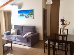 A seating area at Apartamentos Rurales Flor De Lavanda