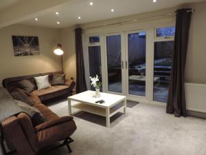 4 Bed Farnborough Air Accommodation