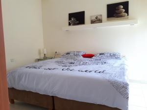 Ліжко або ліжка в номері Exodus Marina Cottage Apartment Ashdod
