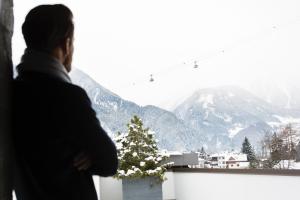 Nespecifikovaný výhled na hory nebo výhled na hory při pohledu z hotelu