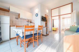 Kuchyň nebo kuchyňský kout v ubytování Apartments Zanze