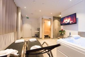 TV a/nebo společenská místnost v ubytování Vitus Steyr Hotel & SPA Suites