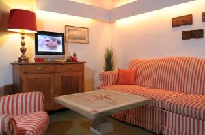 TV a/nebo společenská místnost v ubytování Hotel Schloss Leonstain