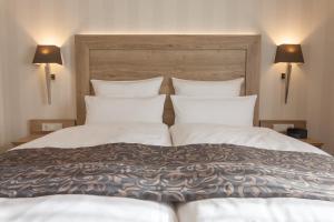 Postel nebo postele na pokoji v ubytování Hotel Garni Fürst von Waldeck