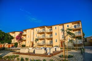 Gallery image of Sunset Deluxe Apartments in Vir