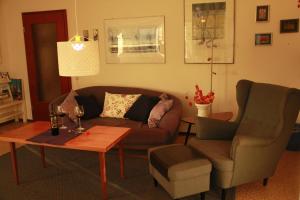 a living room with a couch and a table and chairs at Ferienwohnung Klimek in Michelstadt