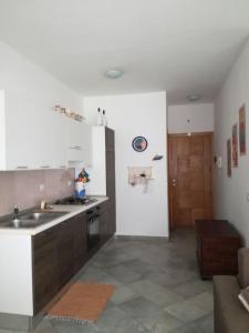 a kitchen with a sink and a counter top at Casa Sara Boavista in Sal Rei