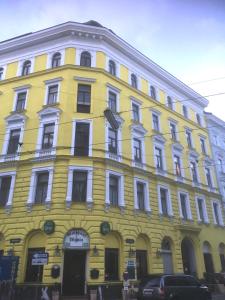 a yellow building on the corner of a street at Lana Appartements in Vienna