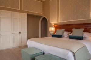 Letto o letti in una camera di Leixlip Manor Hotel