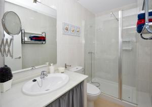 Ένα μπάνιο στο Apartamento Mariposa +18 φωτογραφίες
