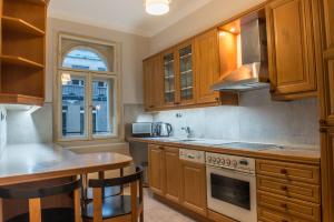 Kuchyň nebo kuchyňský kout v ubytování Exclusive 3 Bedroom Top-Notch Flat, GREAT LOCATION