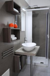 A bathroom at Torre Lapillo GMA Tourism