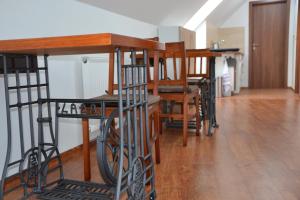 Una cocina o cocineta en Attic Rooms Tábor
