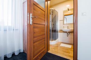 Ένα μπάνιο στο Villa Cicho Sza +69 φωτογραφίες