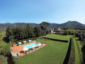 an aerial view of a resort with a swimming pool at Agriturismo Villa Rosselmini in Calci
