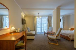 Giường trong phòng chung tại Hotel Diament