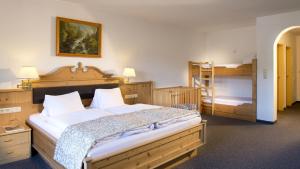 Postel nebo postele na pokoji v ubytování Hotel Wiesenegg