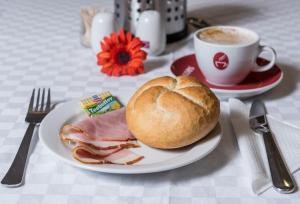Opcje śniadaniowe w obiekcie Hotel Breitenlee