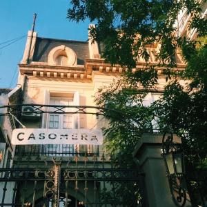 a building with a sign that reads cesarvelt at Hotel De La Rue in Buenos Aires