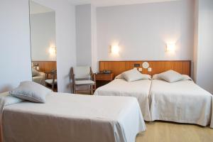 A bed or beds in a room at Hotel Brisa