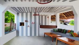 TV a/nebo společenská místnost v ubytování Kimte Beach Lodge
