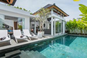 an image of a villa with a swimming pool at Villa Kobe Beachside Berawa Canggu location in Canggu